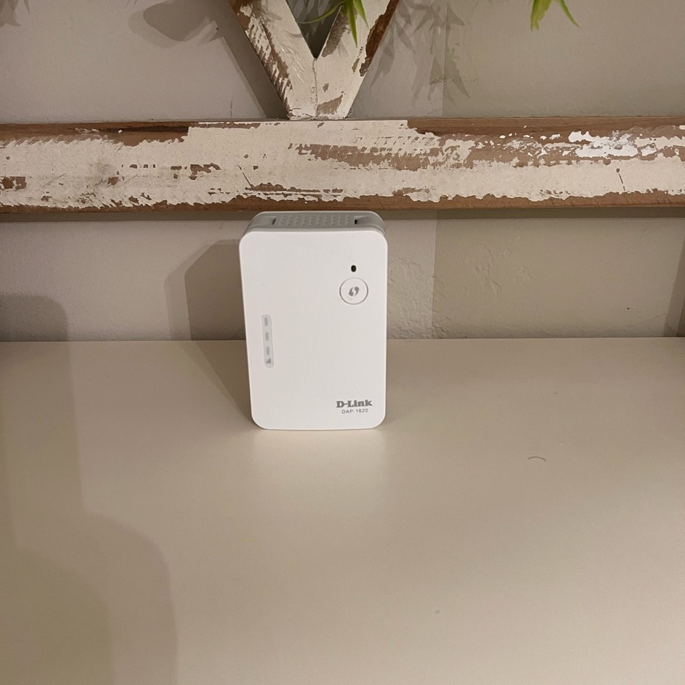 D-Link White Wi-Fi Range Extender